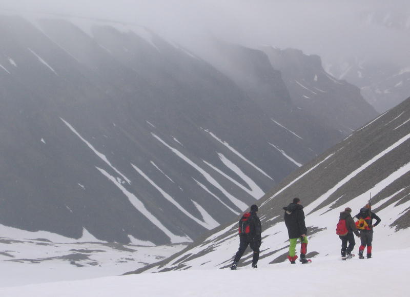 Abstieg ueber den Longyearbyengletscher